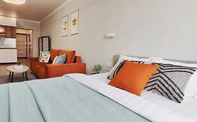 Modern Apartment In Golden Square
